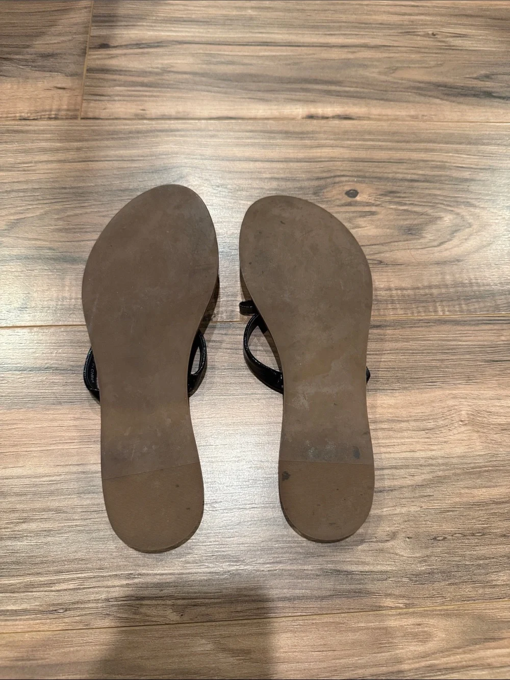 Tory Burch Black Patent Leather Bow Thong Sandals Well Worn size 6.5